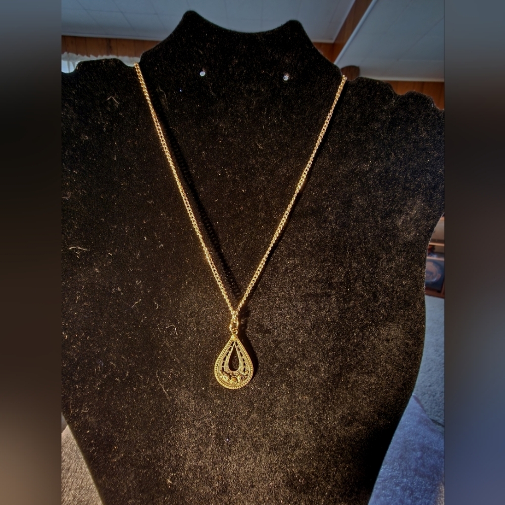 STUNNING Vintage-Inspired Gold Tone Pendant Necklaces – Teardrop Filigree & Star